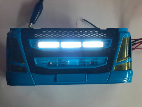 Volvo FH16 Lampengrill No.02 + LED Short Bar 1:14