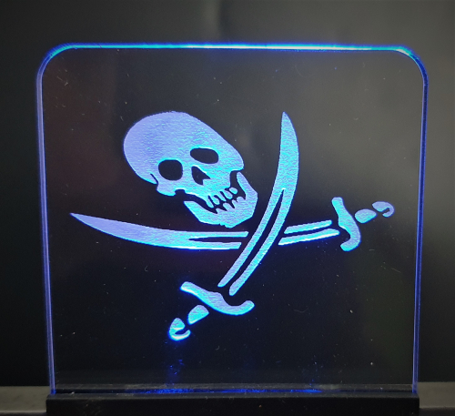 Acrylglas Totenkopf mit Sbelschwert + Beleuchtung