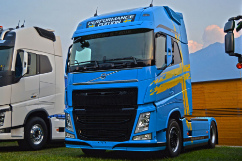 Volvo FH16 Dach Front oben Aufkleber 1:14