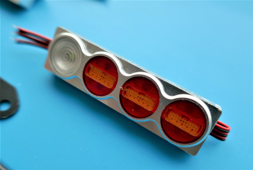 3 Kammer LED Rckleuchten + Platine + Halter 1:14